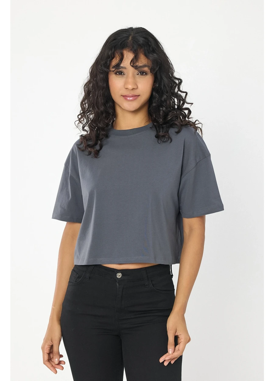 Füme Crop Basic Tişört – Modern ve Rahat Stil